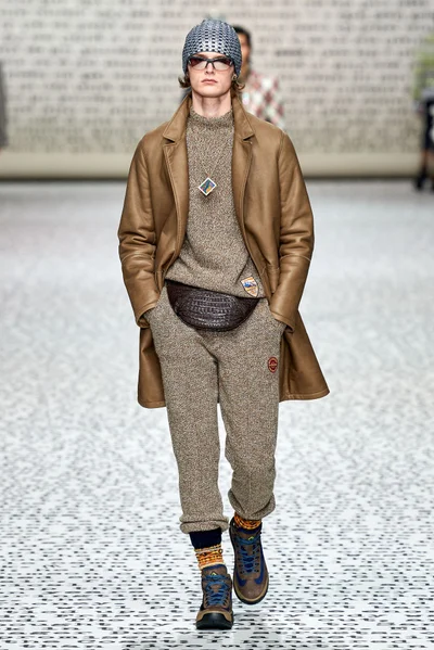 Look 17